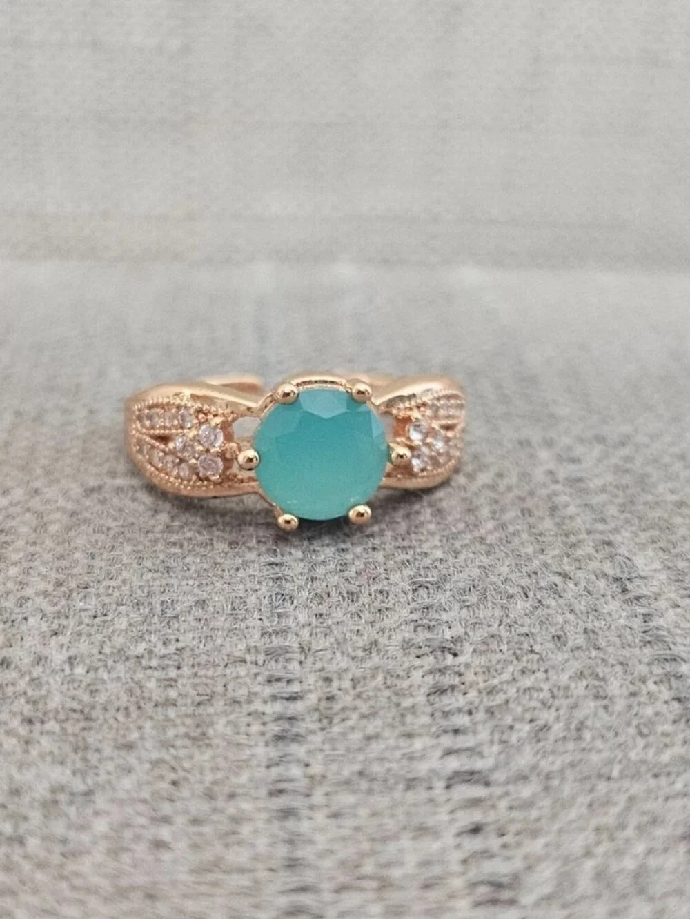 Women Ring Fashion Jewelry Faux Stone Gold Tone Fashion Ring Size 8-9 adjustable - Picture 11 of 12